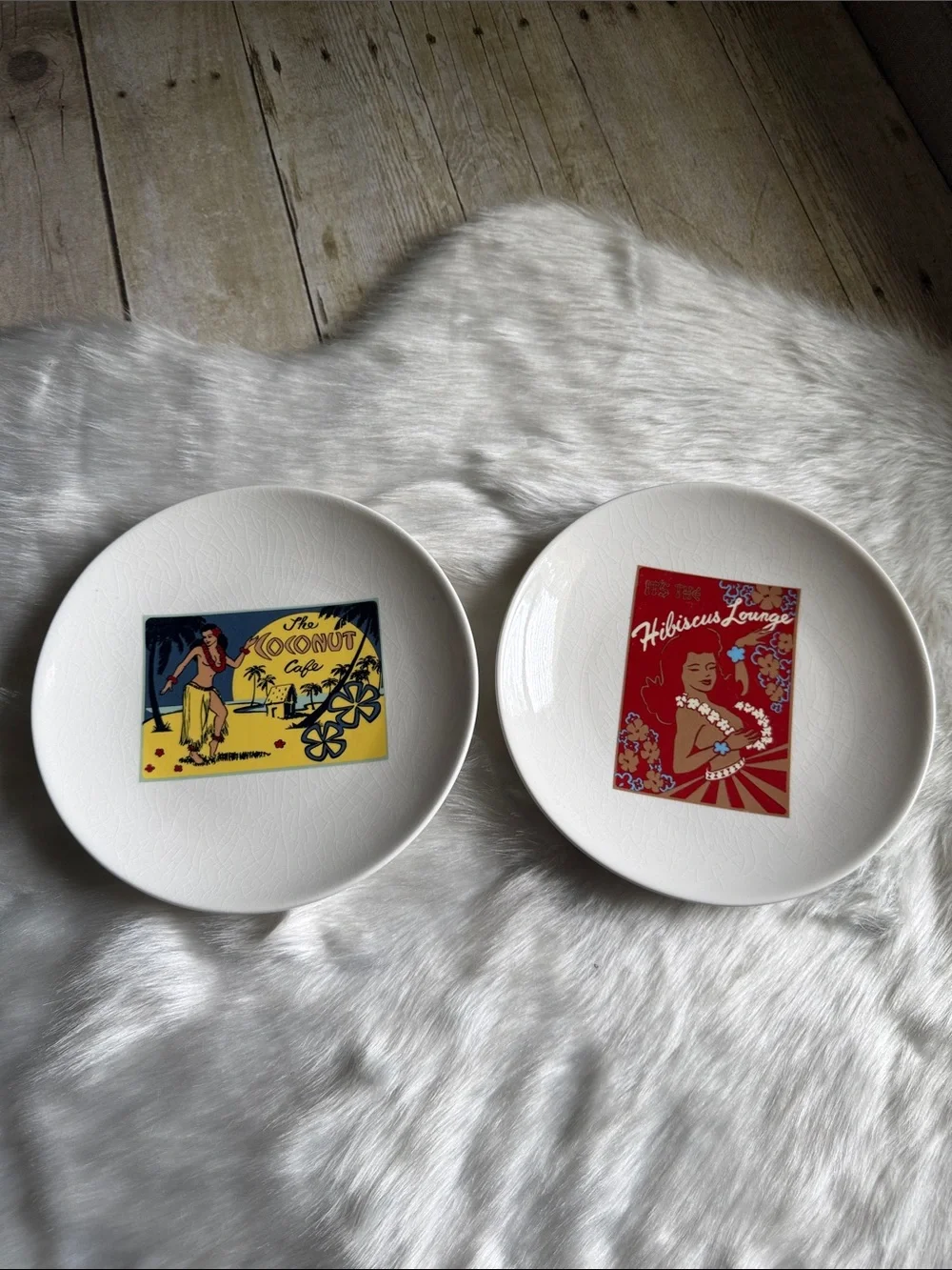 Pottery Barn Vintage Aloha Girls  appetizer/dessert plates Set of 2